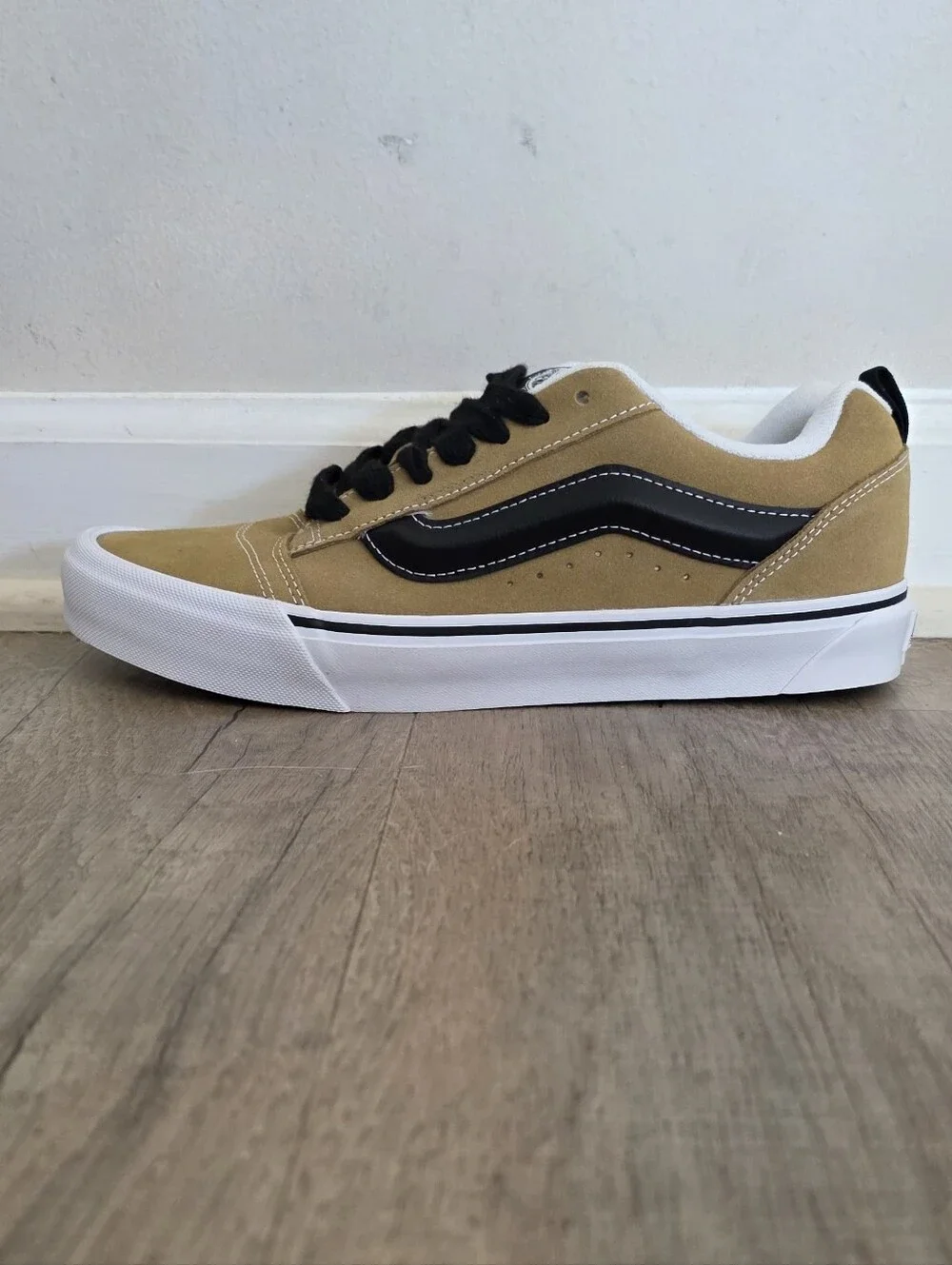 VANS Knu-Skool Antelope Tan/Black Suede Low Top Lace-Up Sneaker Size 9 New